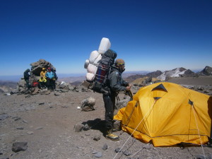 carrying-gear-in-aconcagua