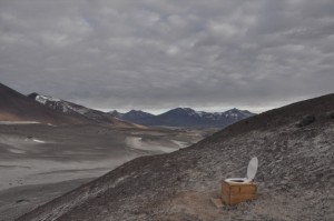 our-toilet-at-5200m-its-hidden-from-the-hut